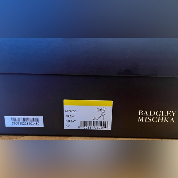 Badgley Mischka Heels Fran Bow Wedding - Picture 8 of 8